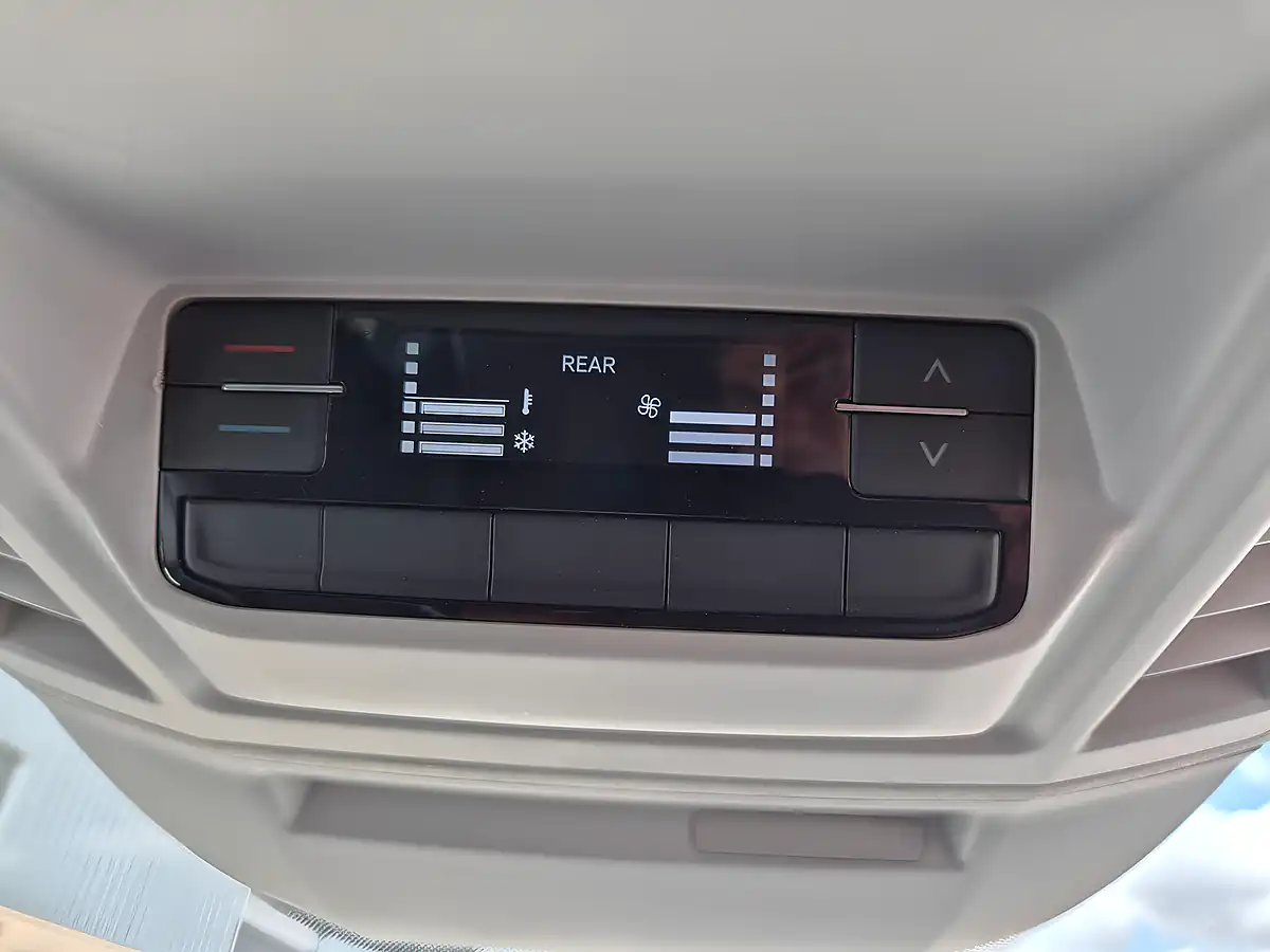 Used 2023 Volkswagen Crafter Lwb 6 SEAT Combi White - Interior and Exterior details 7
