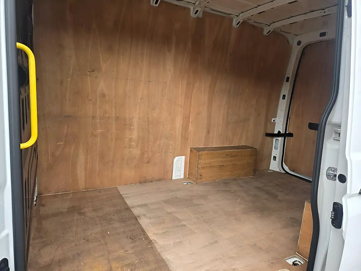 Used 2023 Volkswagen Crafter Startline High Roof White - Interior and Exterior details 7