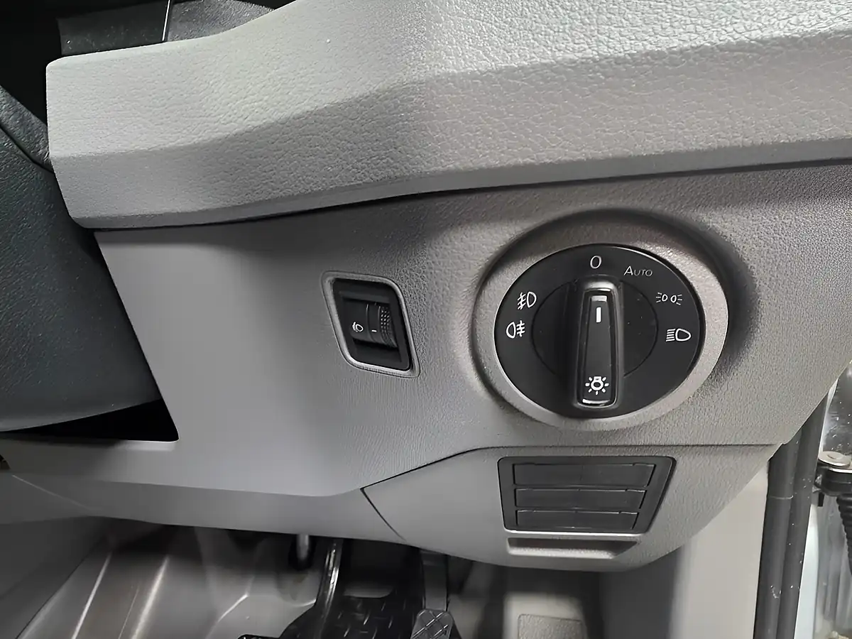 Used 2023 Volkswagen Crafter Startline Silver - Interior and Exterior details 10