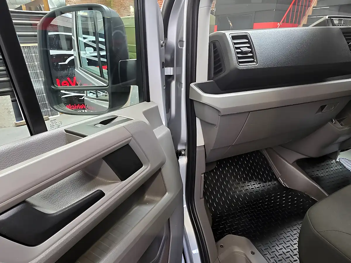 Used 2023 Volkswagen Crafter Startline Silver - Interior and Exterior details 14