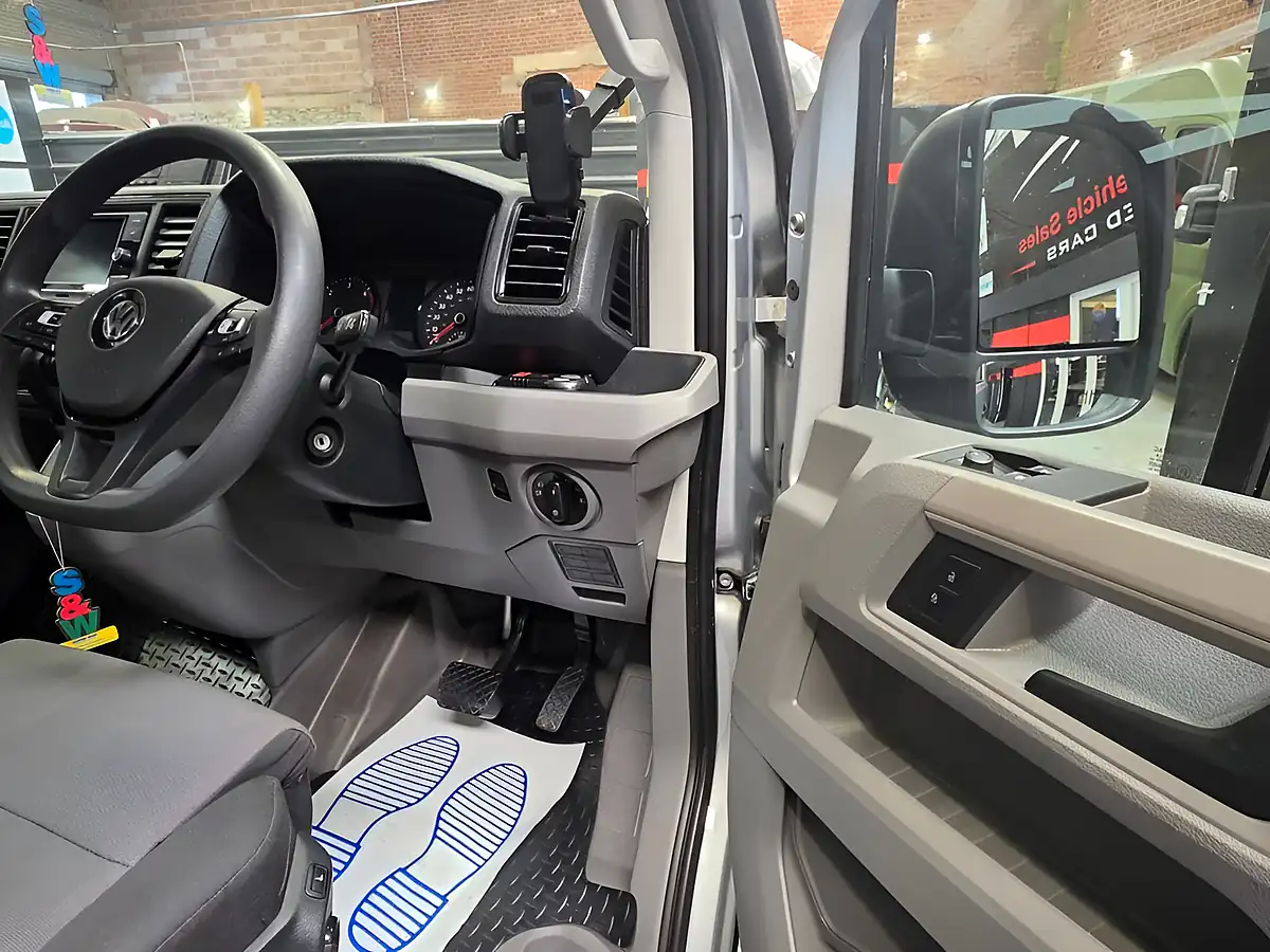 Used 2023 Volkswagen Crafter Startline Silver - Interior and Exterior details 7