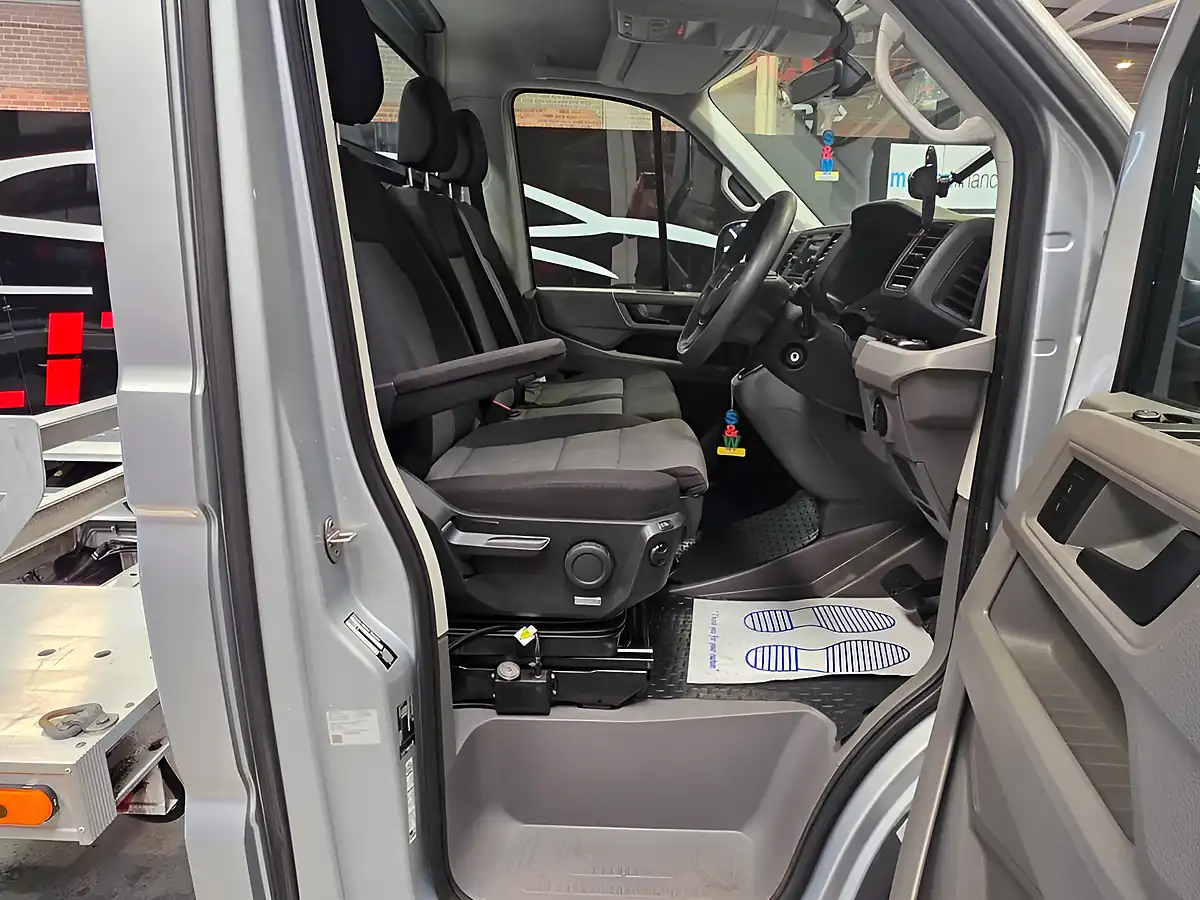 Used 2023 Volkswagen Crafter Startline Silver - Interior and Exterior details 9