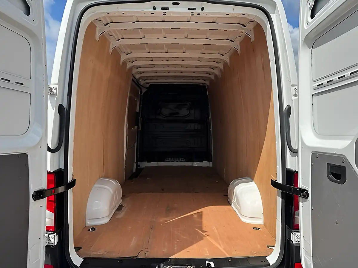 Used 2023 Volkswagen Crafter Startline White - Interior and Exterior details 3