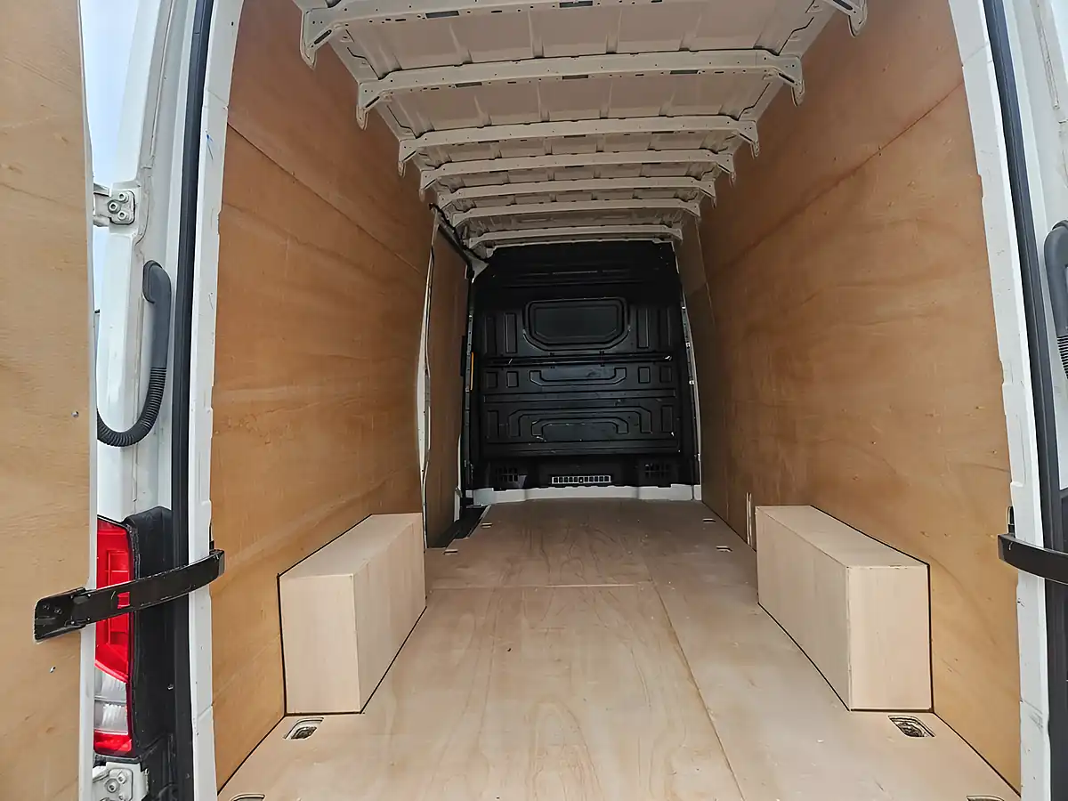 Used 2023 Volkswagen Crafter Startline White - Interior and Exterior details 9