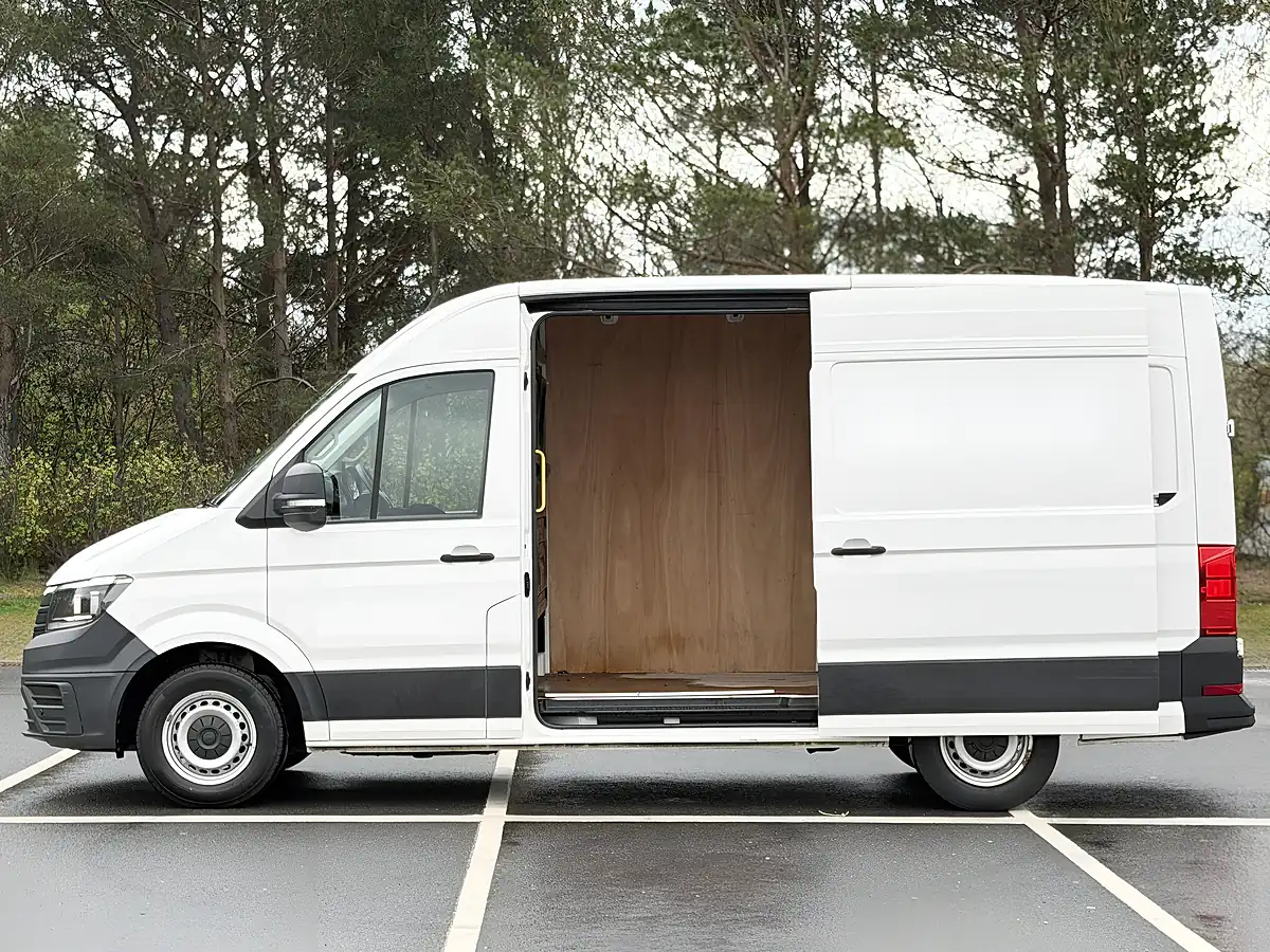 Used 2023 Volkswagen Crafter Startline White - Interior and Exterior details 15