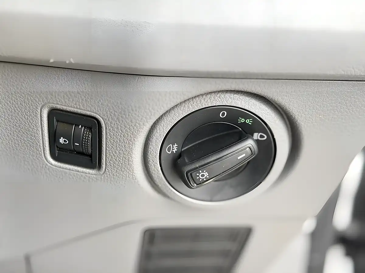 Used 2023 Volkswagen Crafter Startline White - Interior and Exterior details 19