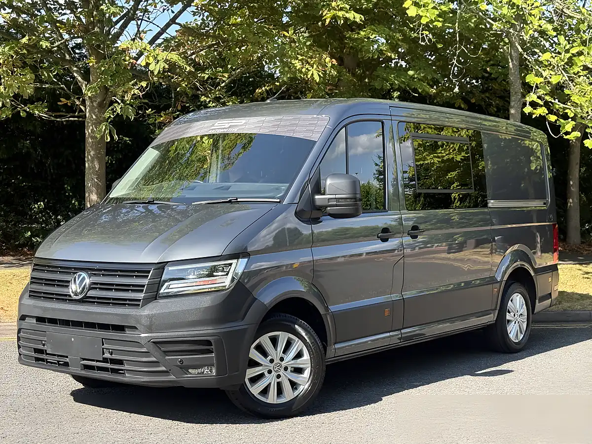 Used 2023 Volkswagen Crafter Trendline Grey - Front View
