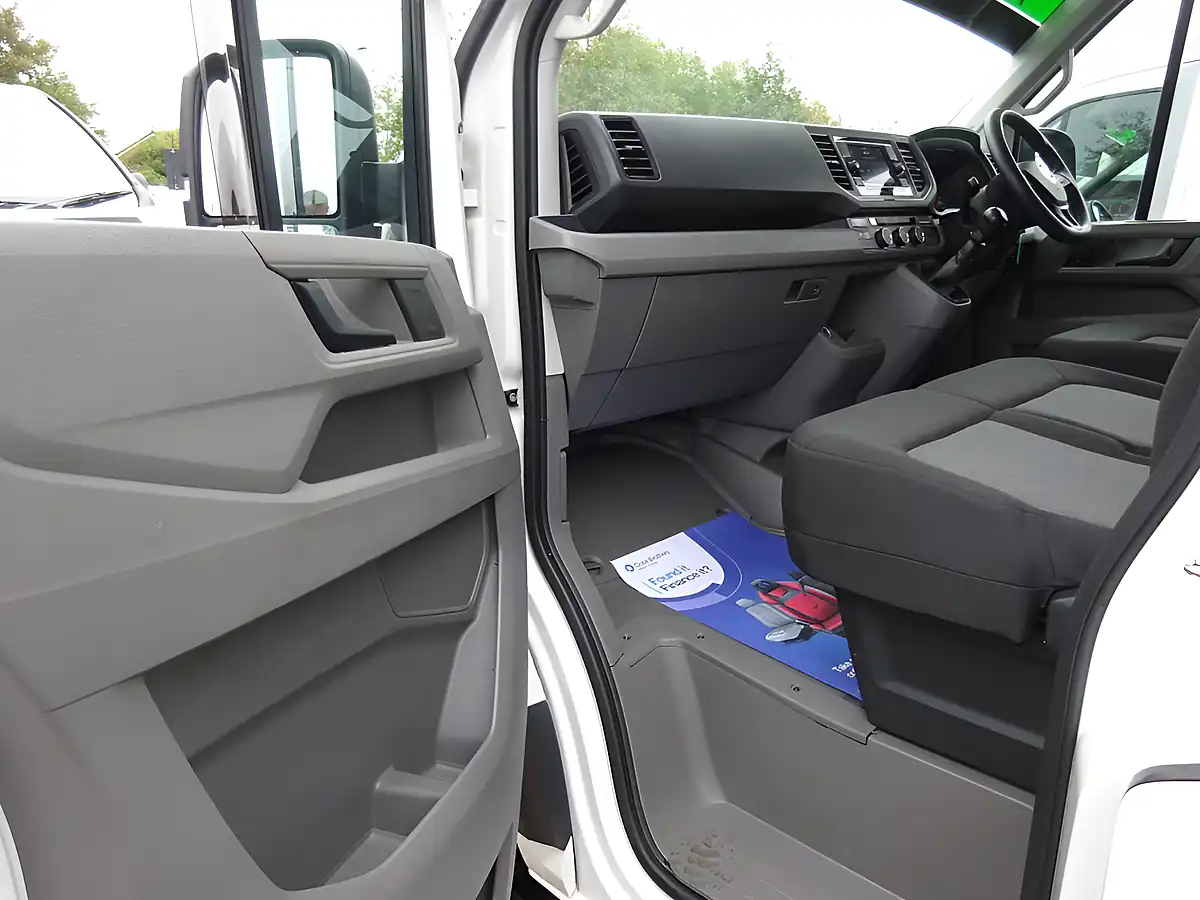 Used 2023 Volkswagen Crafter Trendline Mwb White - Interior and Exterior details 11