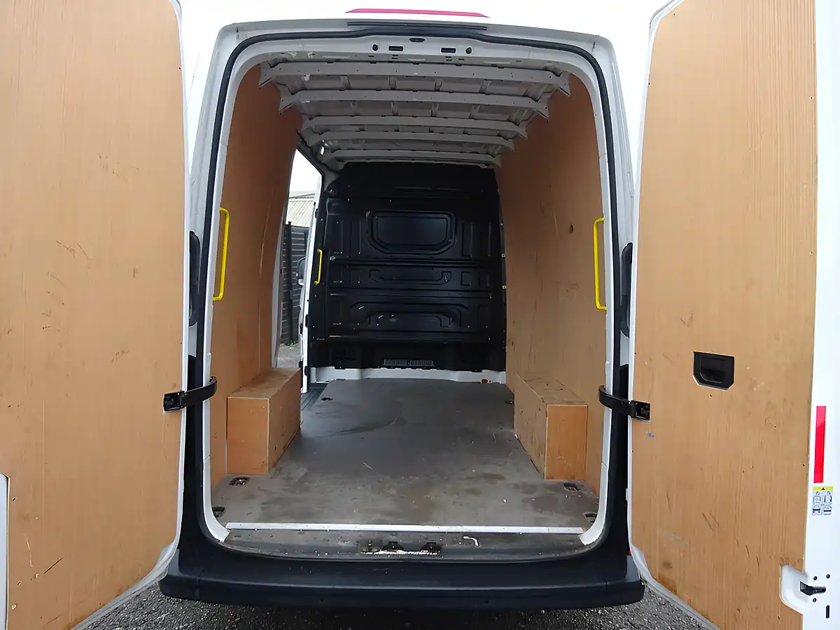 Used 2023 Volkswagen Crafter Trendline Mwb White - Interior and Exterior details 13