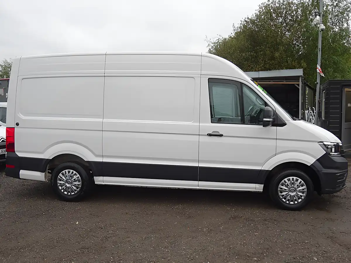 Used 2023 Volkswagen Crafter Trendline Mwb White - Interior and Exterior details 18