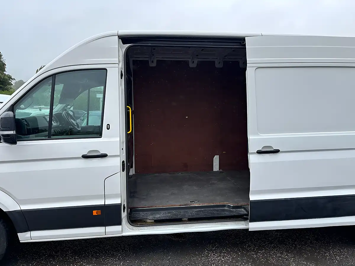 Used 2023 Volkswagen Crafter Trendline White - Interior and Exterior details 11
