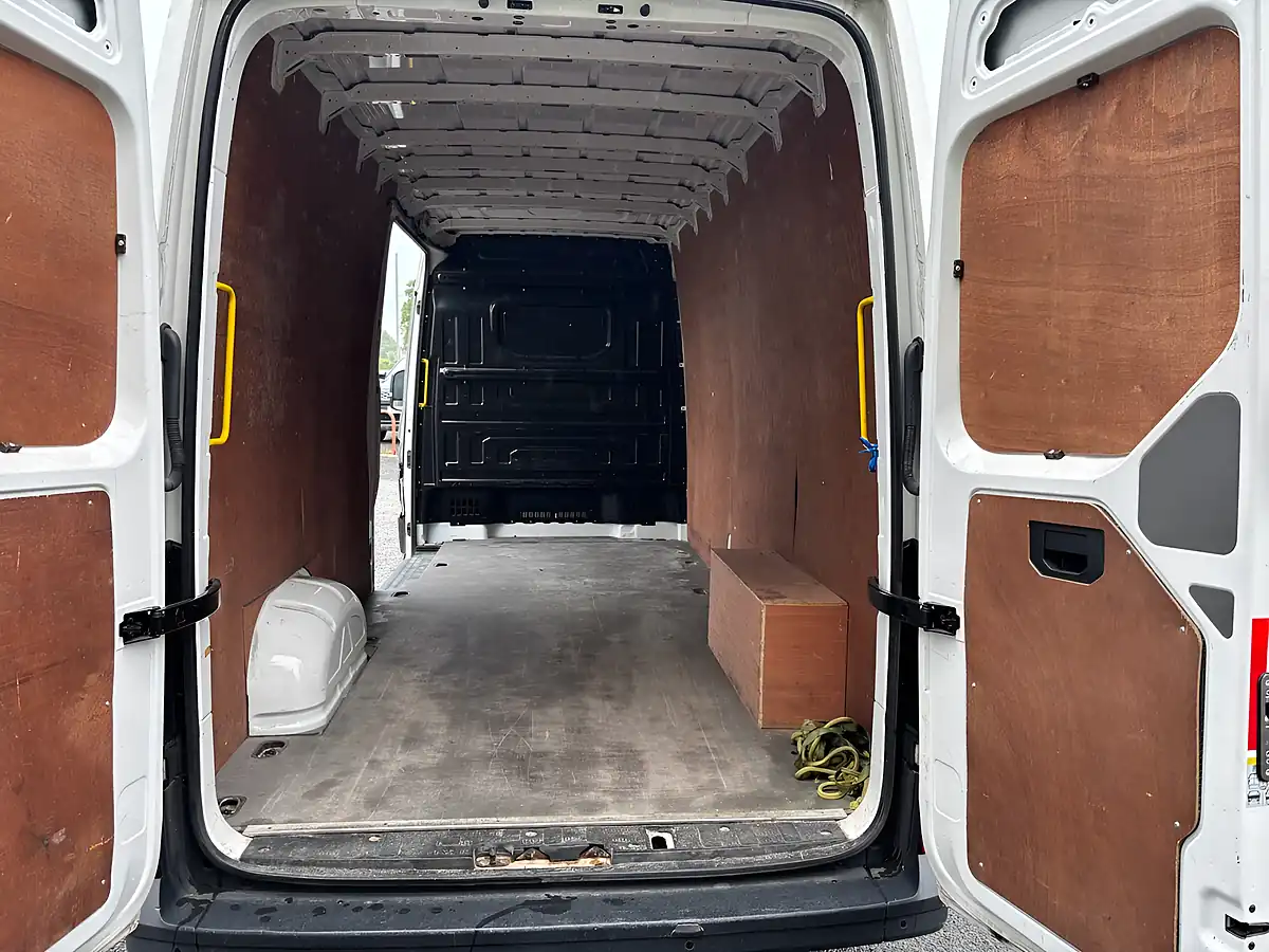 Used 2023 Volkswagen Crafter Trendline White - Interior and Exterior details 12