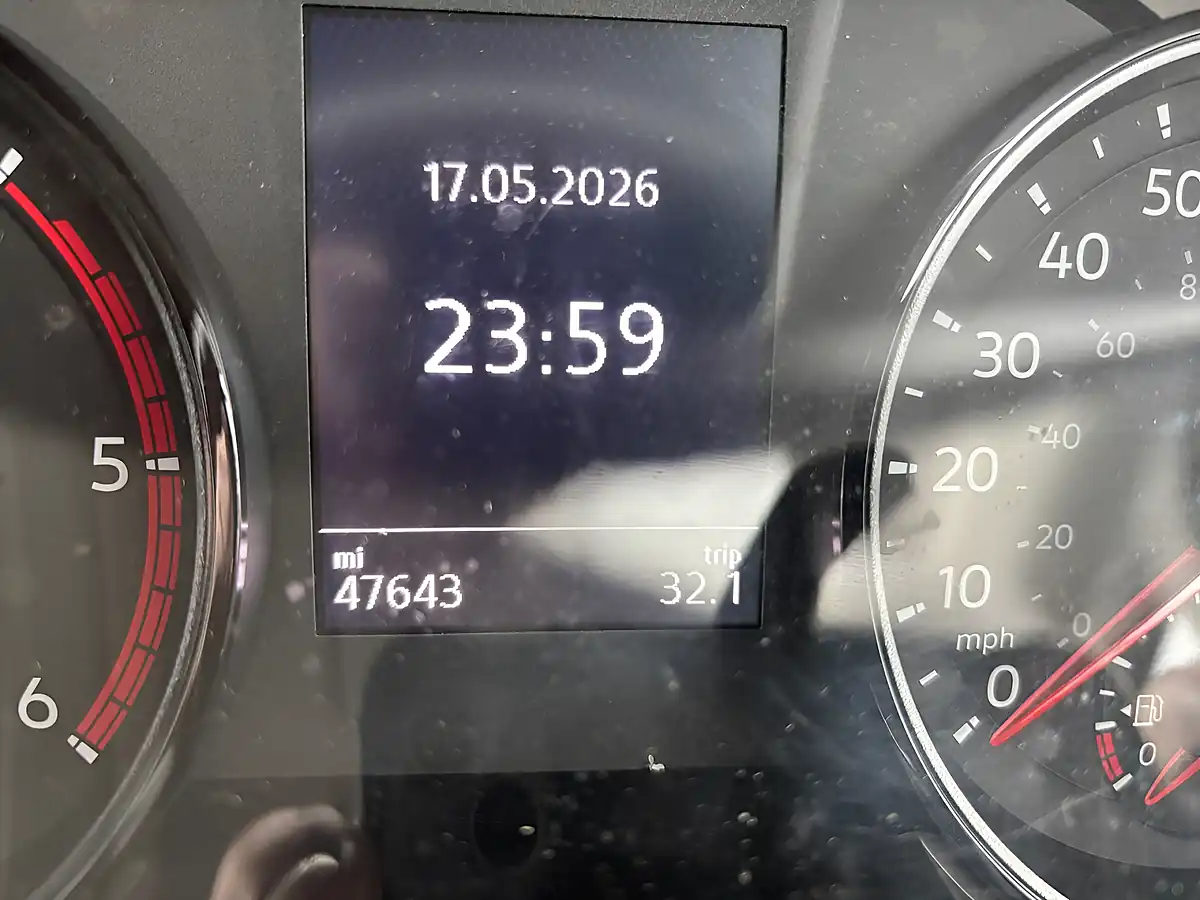 Used 2023 Volkswagen Crafter Trendline White - Interior and Exterior details 15