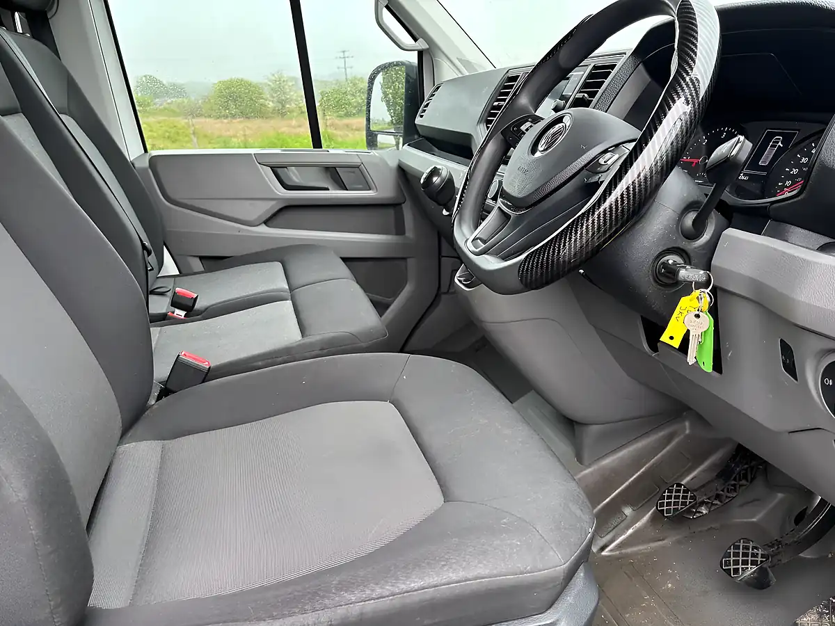 Used 2023 Volkswagen Crafter Trendline White - Interior and Exterior details 16