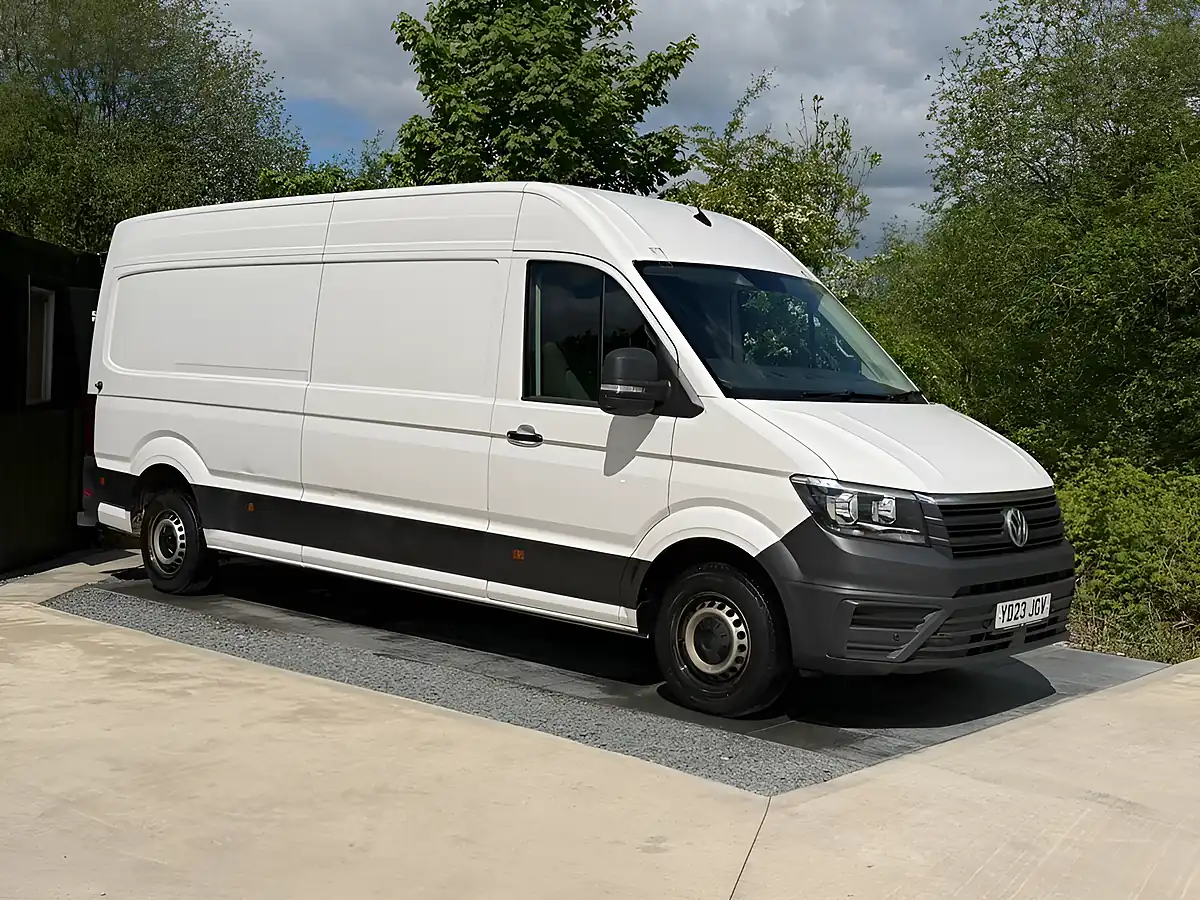 Used 2023 Volkswagen Crafter Trendline White - Front View
