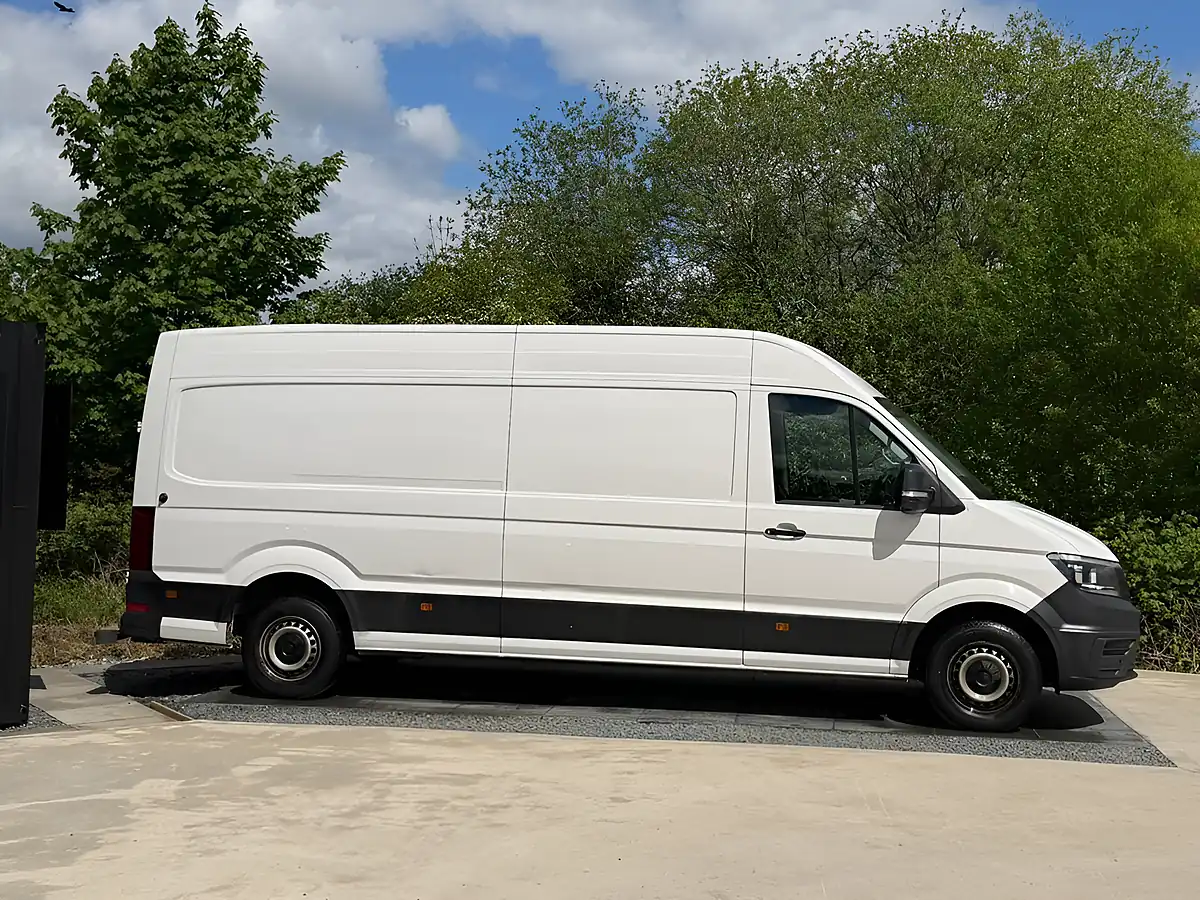 Used 2023 Volkswagen Crafter Trendline White - Interior and Exterior details 10