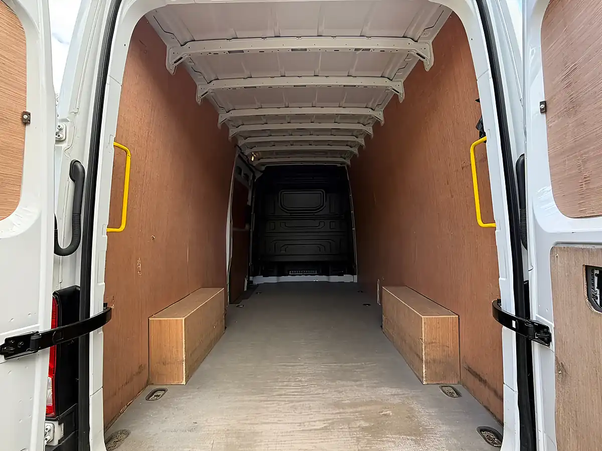 Used 2023 Volkswagen Crafter Trendline White - Interior and Exterior details 3