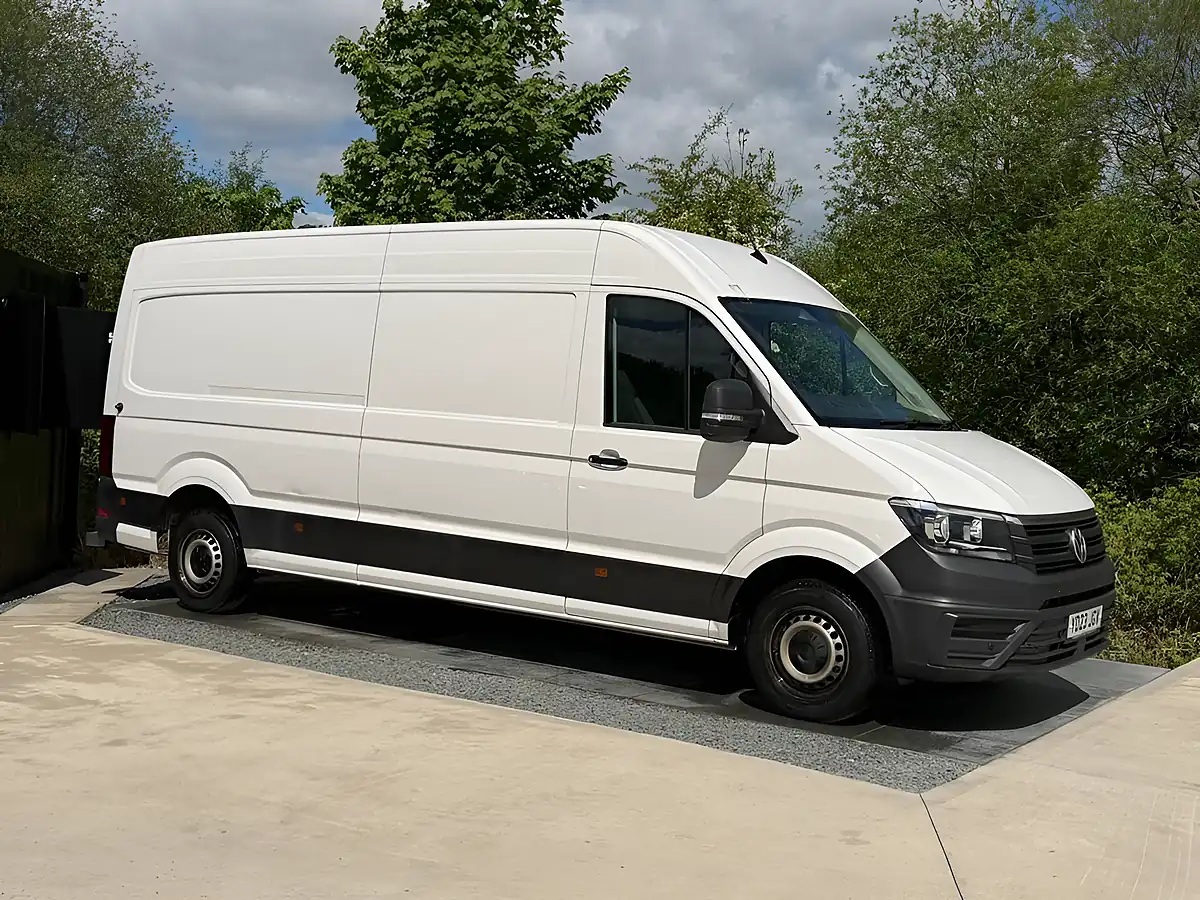 Used 2023 Volkswagen Crafter Trendline White - Interior and Exterior details 6