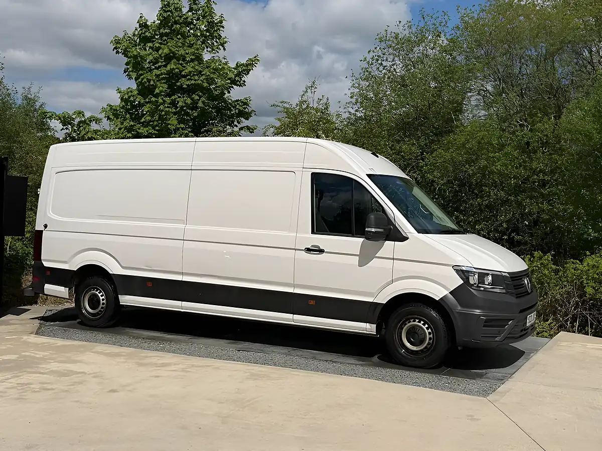 Used 2023 Volkswagen Crafter Trendline White - Interior and Exterior details 7