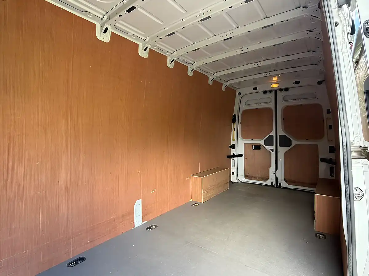 Used 2023 Volkswagen Crafter Trendline White - Interior and Exterior details 8