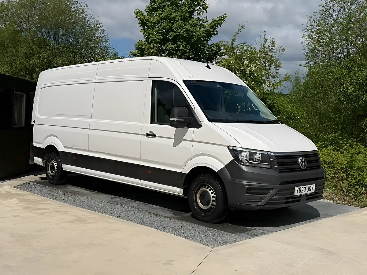 Used 2023 Volkswagen Crafter Trendline White - Interior and Exterior details 9