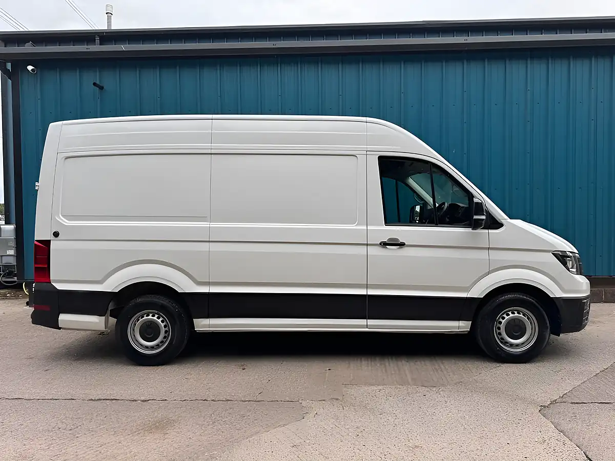 Used 2023 Volkswagen Crafter Trendline White - Interior and Exterior details 5