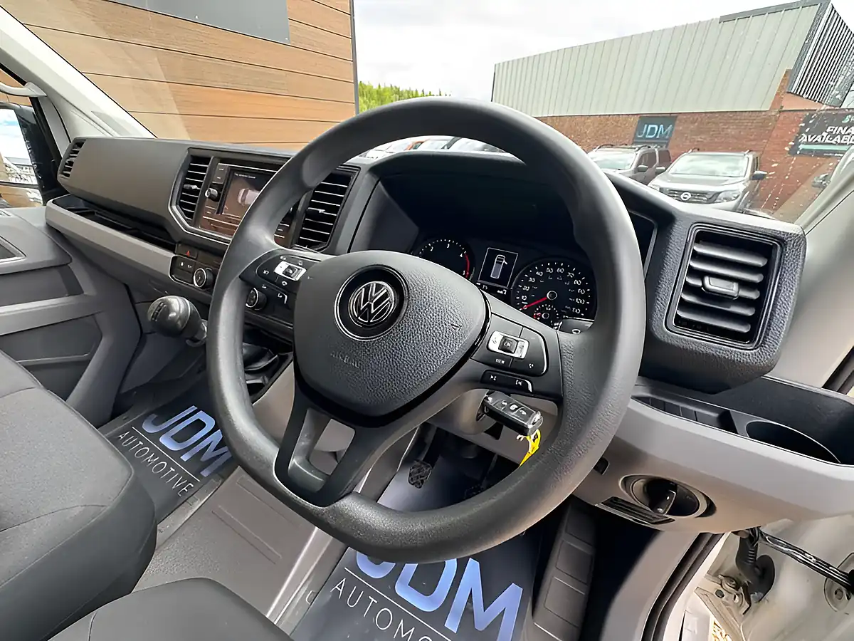 Used 2023 Volkswagen Crafter Trendline White - Interior and Exterior details 15