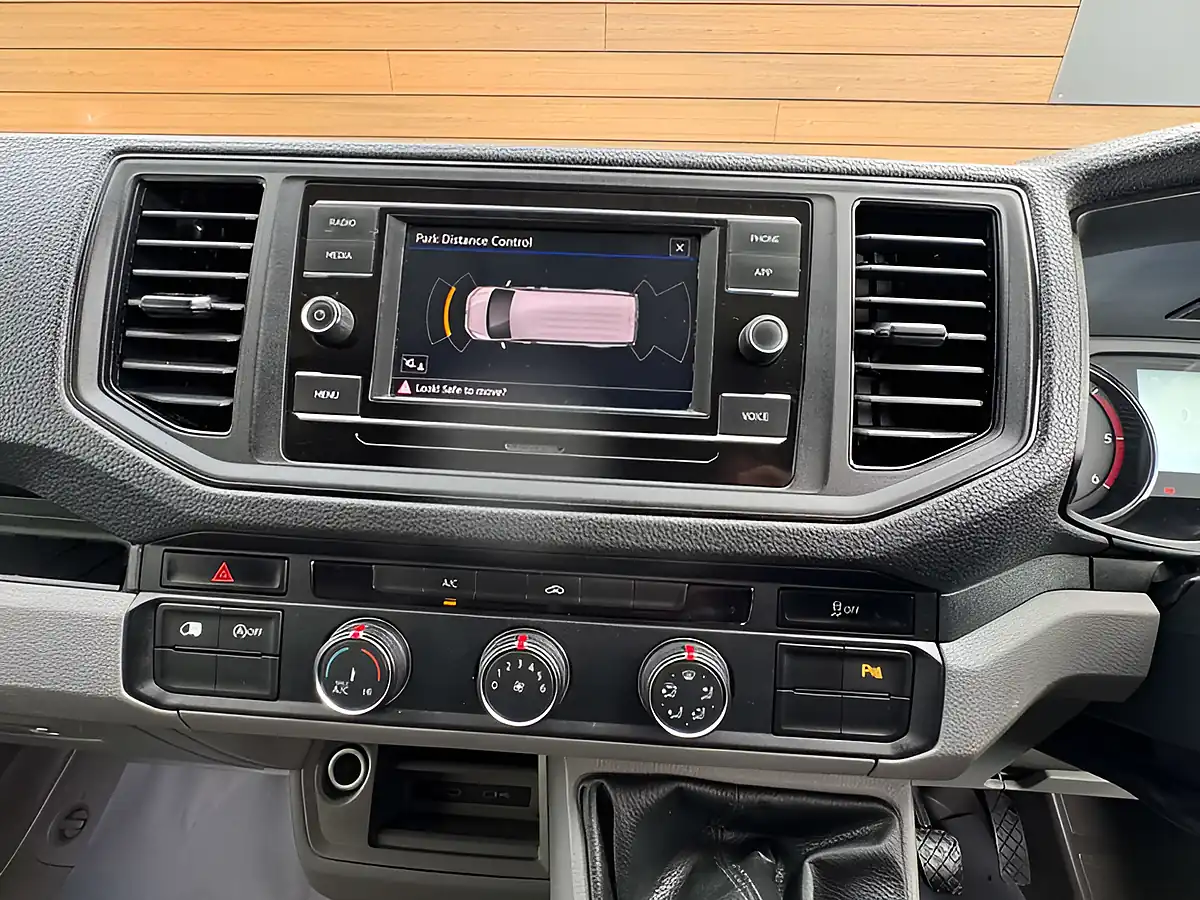 Used 2023 Volkswagen Crafter Trendline White - Interior and Exterior details 17