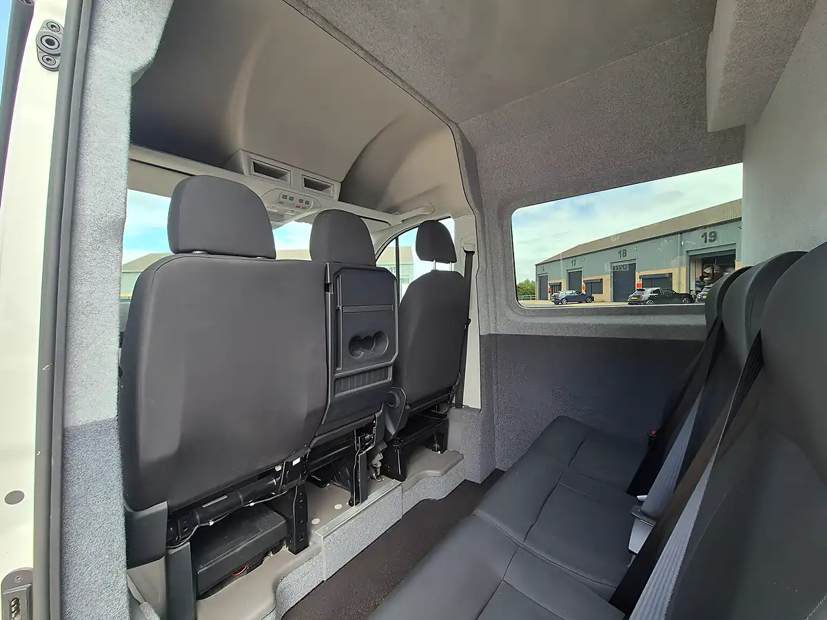 Used 2023 Volkswagen Crafter Trendline White - Interior and Exterior details 16