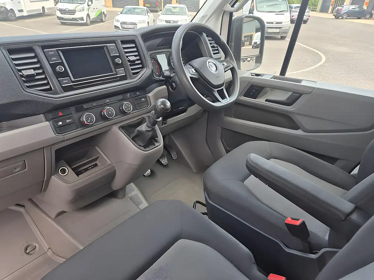 Used 2023 Volkswagen Crafter Trendline White - Interior and Exterior details 18