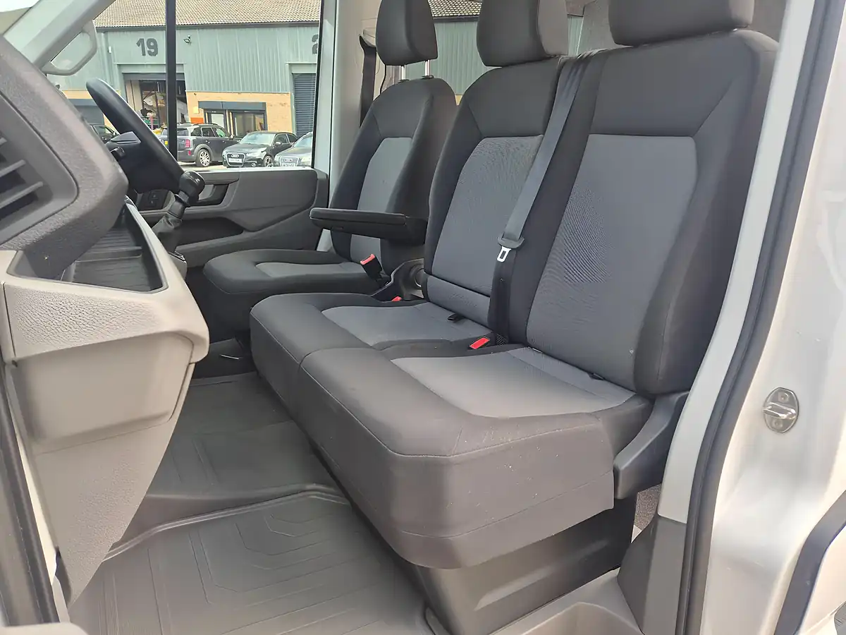 Used 2023 Volkswagen Crafter Trendline White - Interior and Exterior details 19