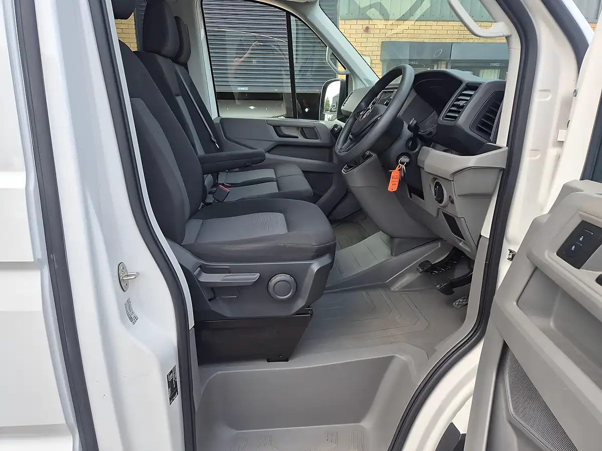 Used 2023 Volkswagen Crafter Trendline White - Interior and Exterior details 2