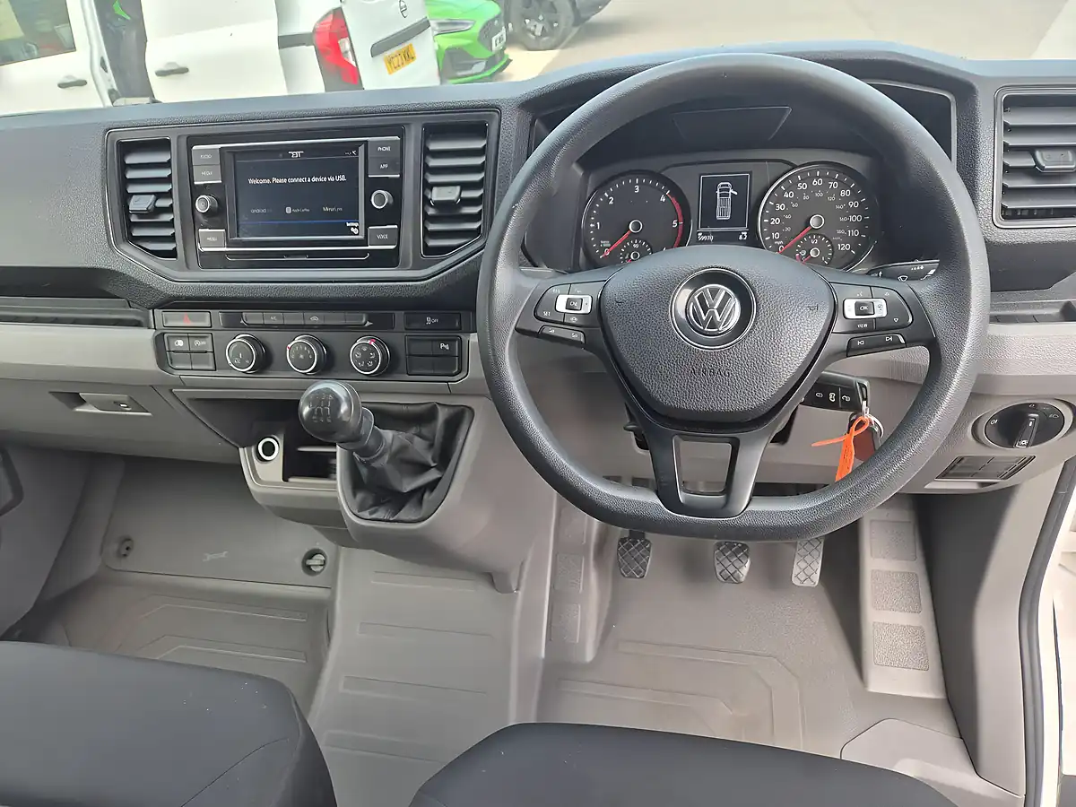 Used 2023 Volkswagen Crafter Trendline White - Interior and Exterior details 3