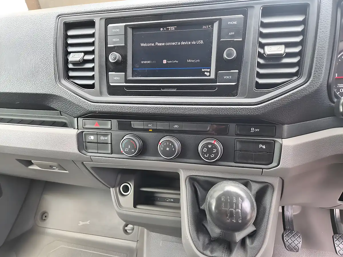 Used 2023 Volkswagen Crafter Trendline White - Interior and Exterior details 4