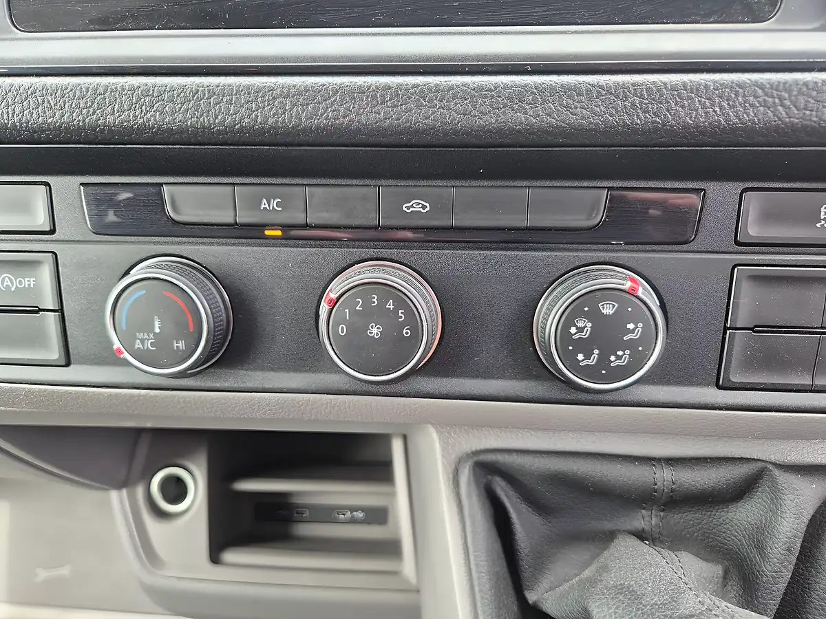 Used 2023 Volkswagen Crafter Trendline White - Interior and Exterior details 6