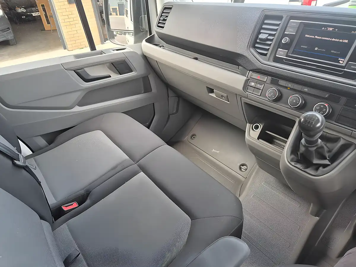 Used 2023 Volkswagen Crafter Trendline White - Interior and Exterior details 7