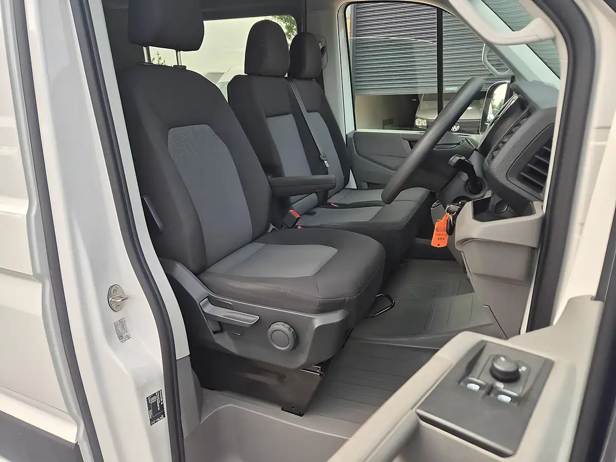Used 2023 Volkswagen Crafter Trendline White - Interior and Exterior details 8