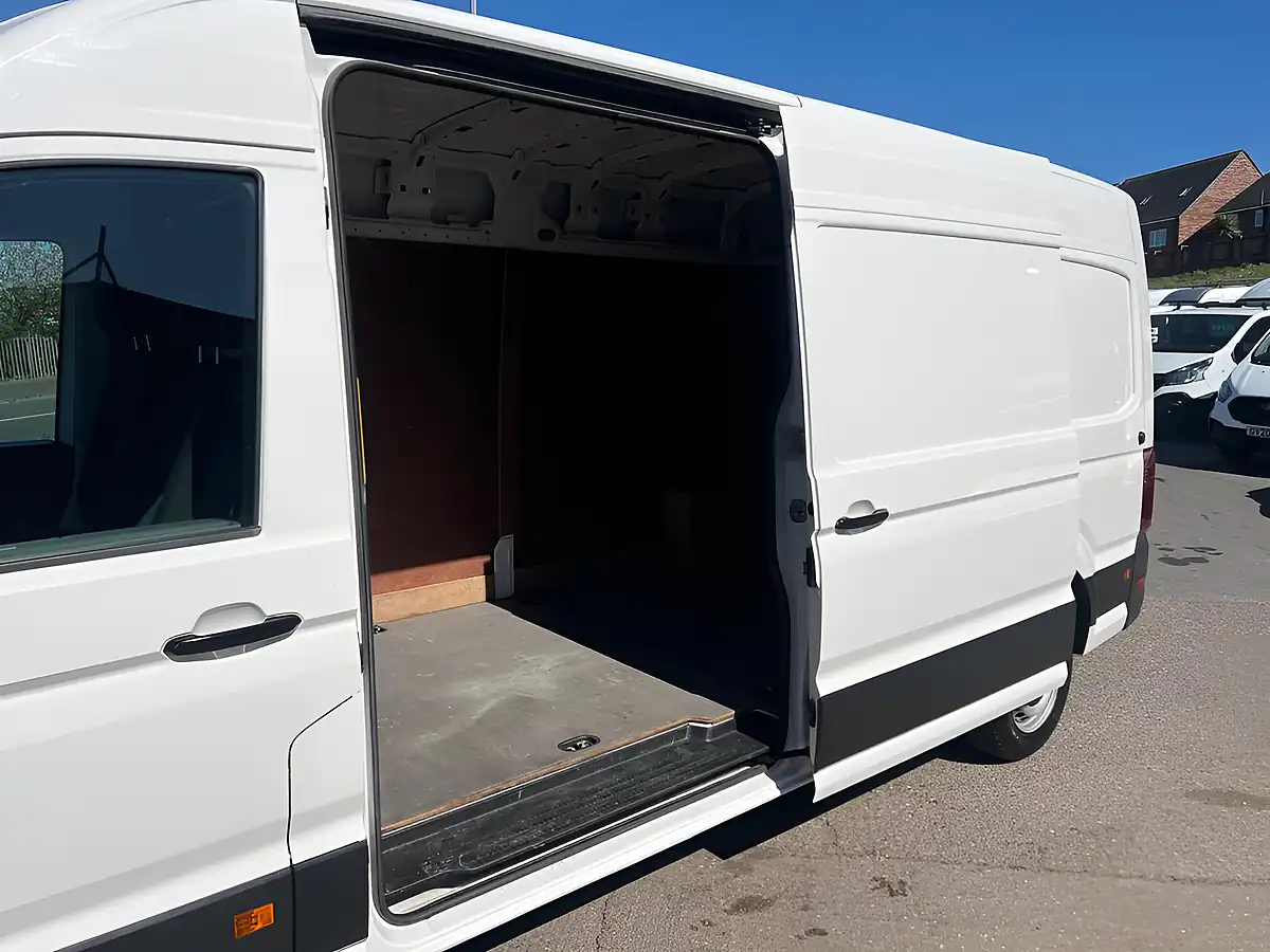 Used 2023 Volkswagen Crafter Trendline White - Interior and Exterior details 10