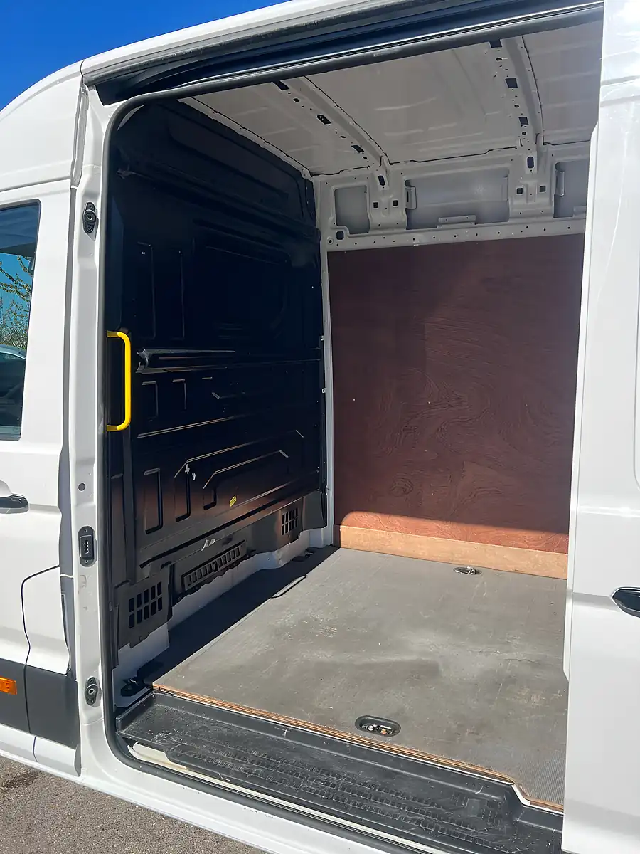 Used 2023 Volkswagen Crafter Trendline White - Interior and Exterior details 12
