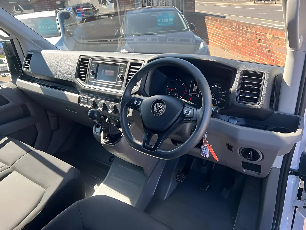 Used 2023 Volkswagen Crafter Trendline White - Interior and Exterior details 15