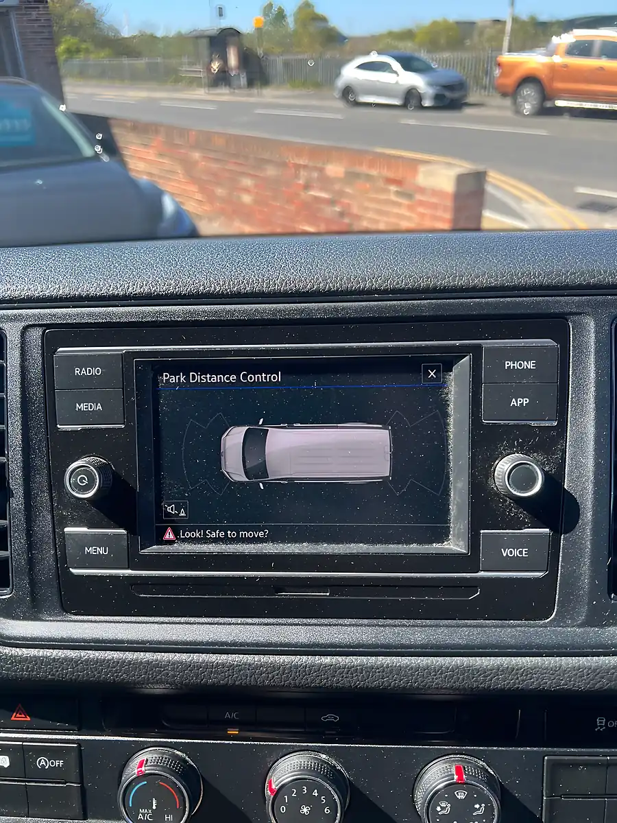 Used 2023 Volkswagen Crafter Trendline White - Interior and Exterior details 17