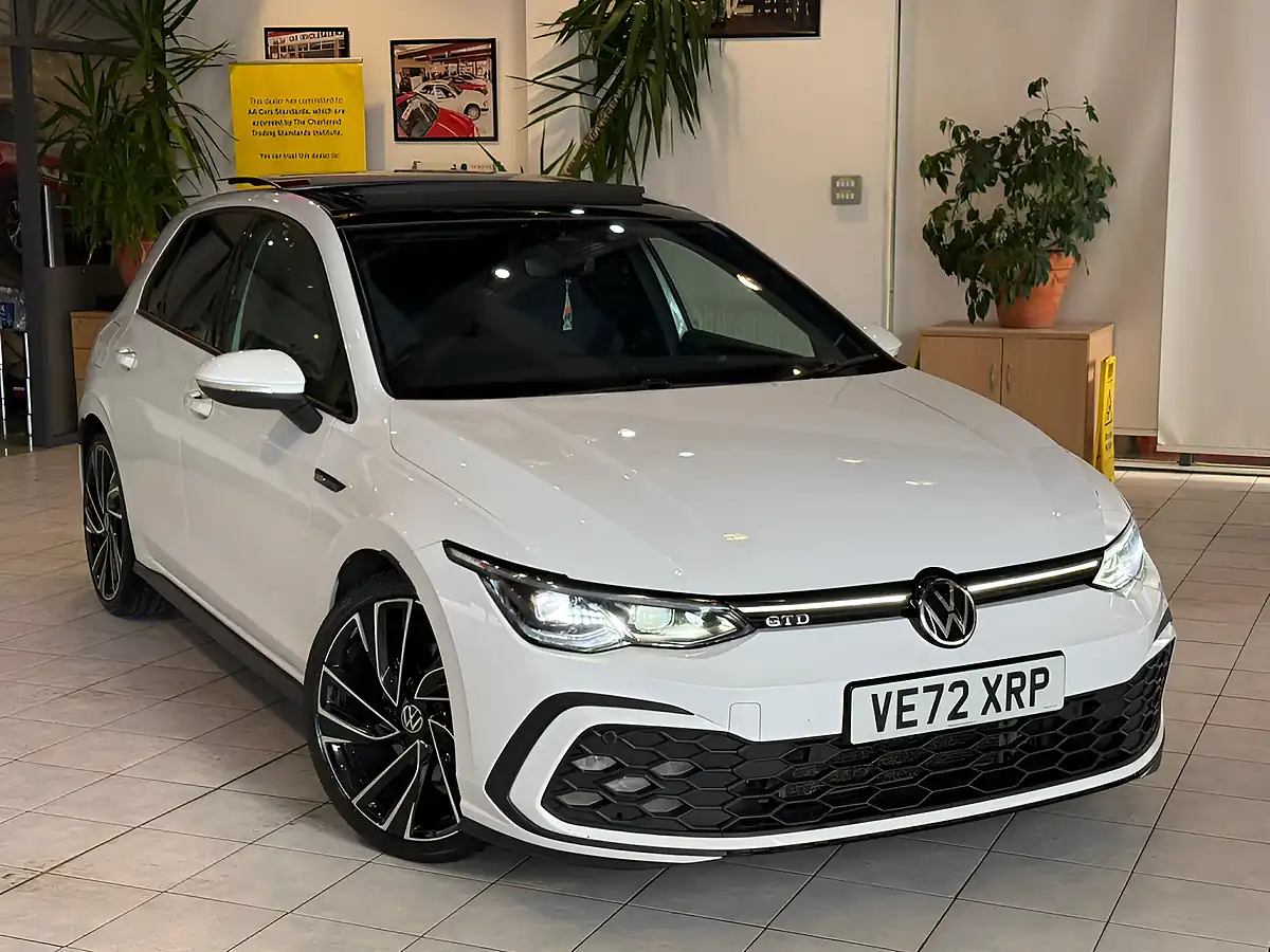 Used 2023 Volkswagen Golf Gtd White - Front View