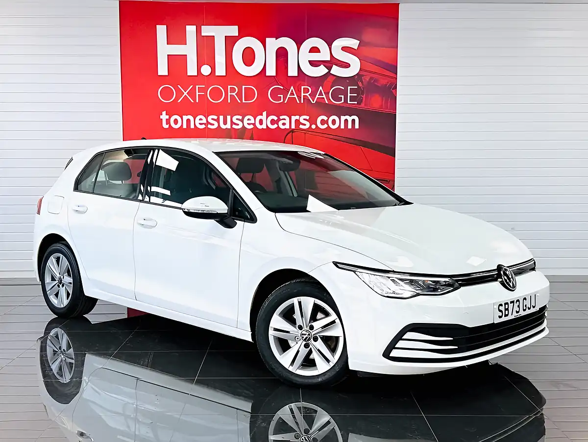 Used 2023 Volkswagen Golf Life White - Front View