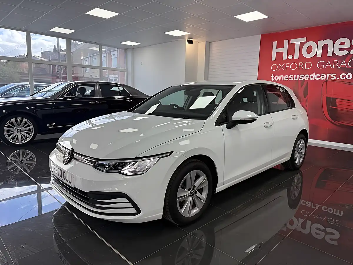 Used 2023 Volkswagen Golf Life White - Interior and Exterior details 18