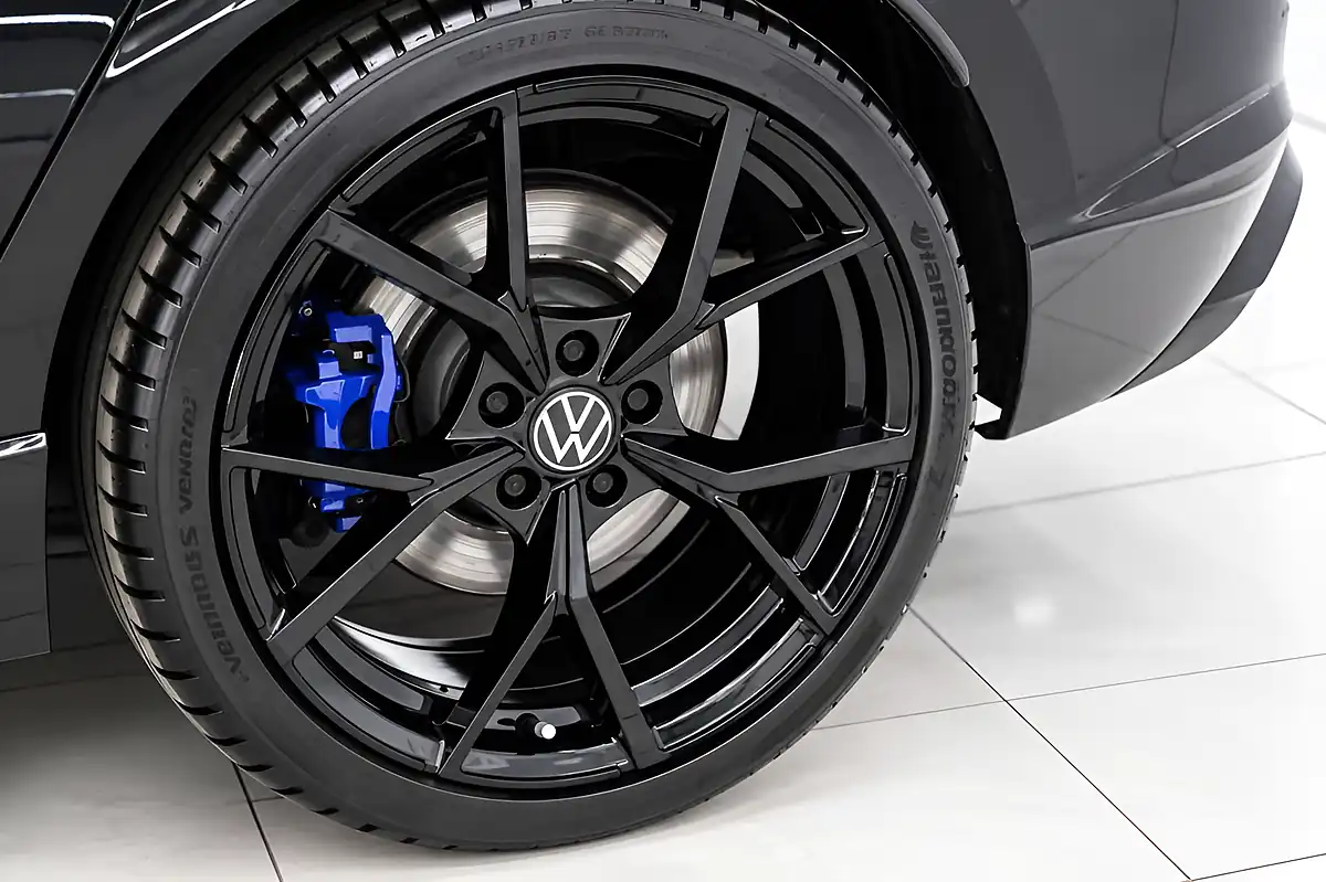 Used 2023 Volkswagen Golf R Black - Interior and Exterior details 12