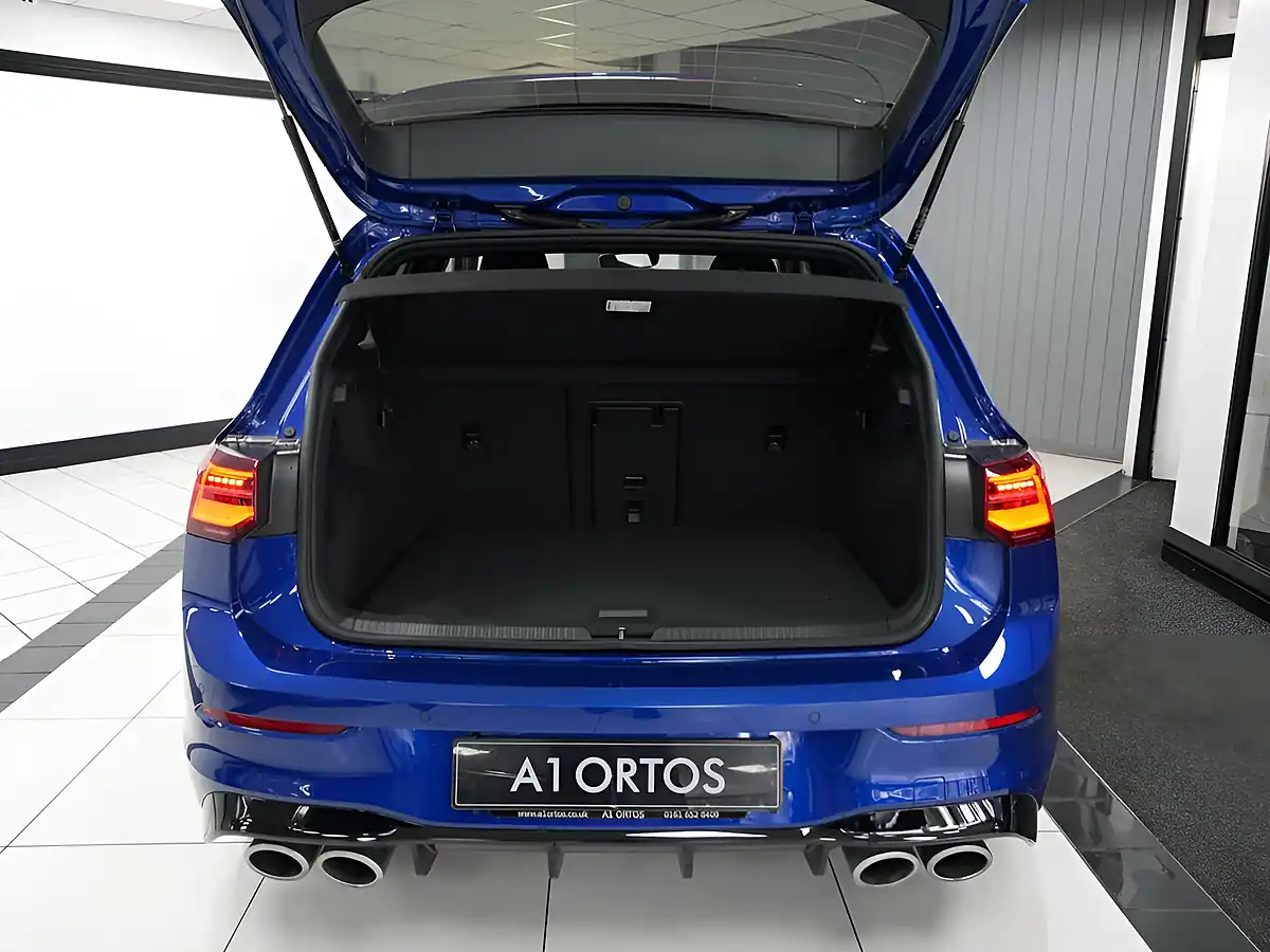 Used 2023 Volkswagen Golf R Lapiz Blue - Interior and Exterior details 10
