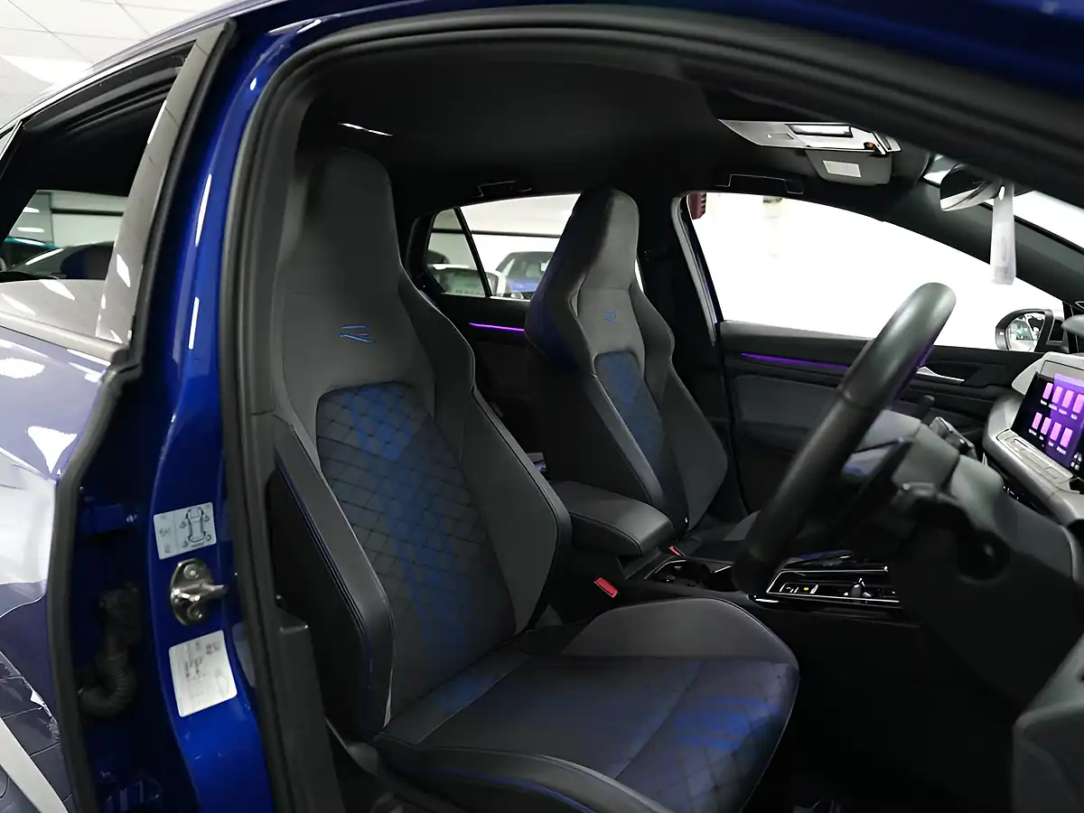 Used 2023 Volkswagen Golf R Lapiz Blue - Interior and Exterior details 14