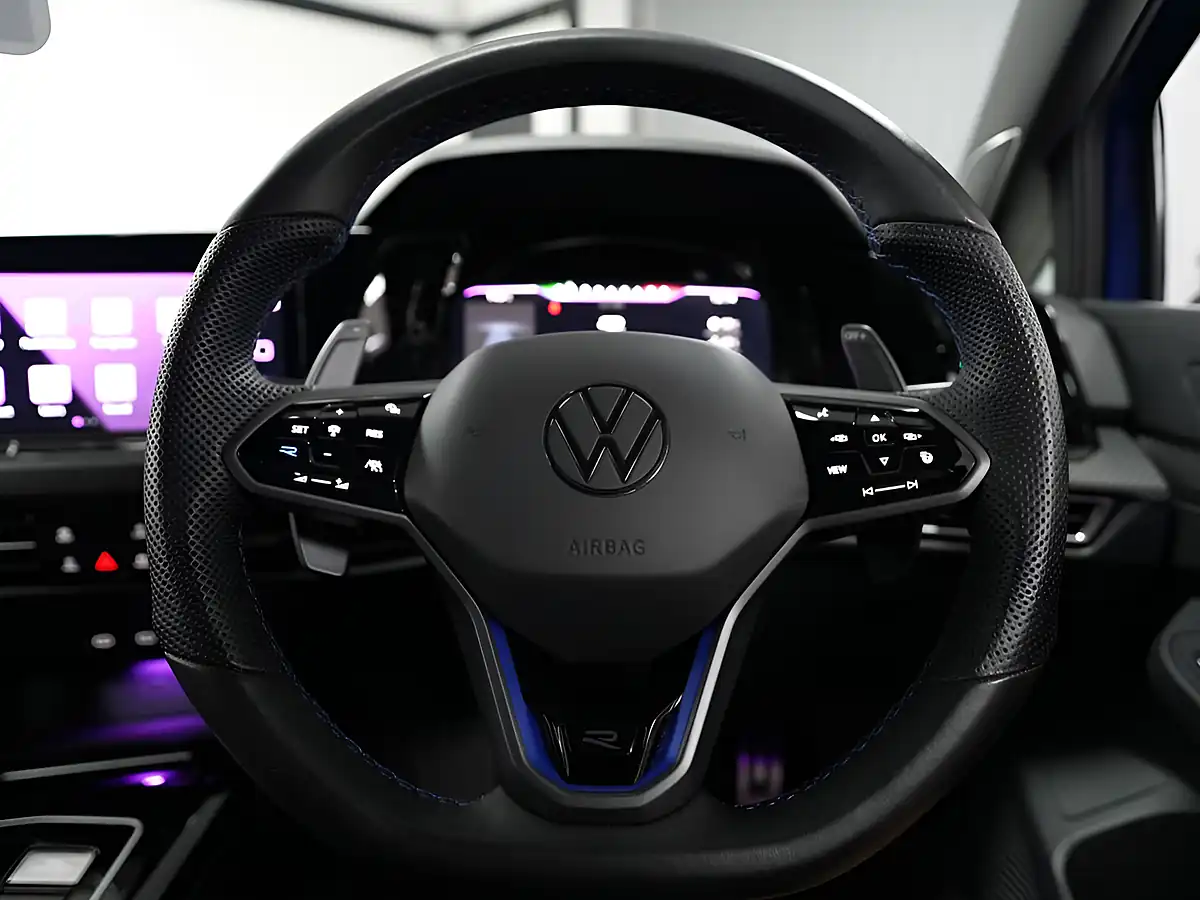 Used 2023 Volkswagen Golf R Lapiz Blue - Interior and Exterior details 16