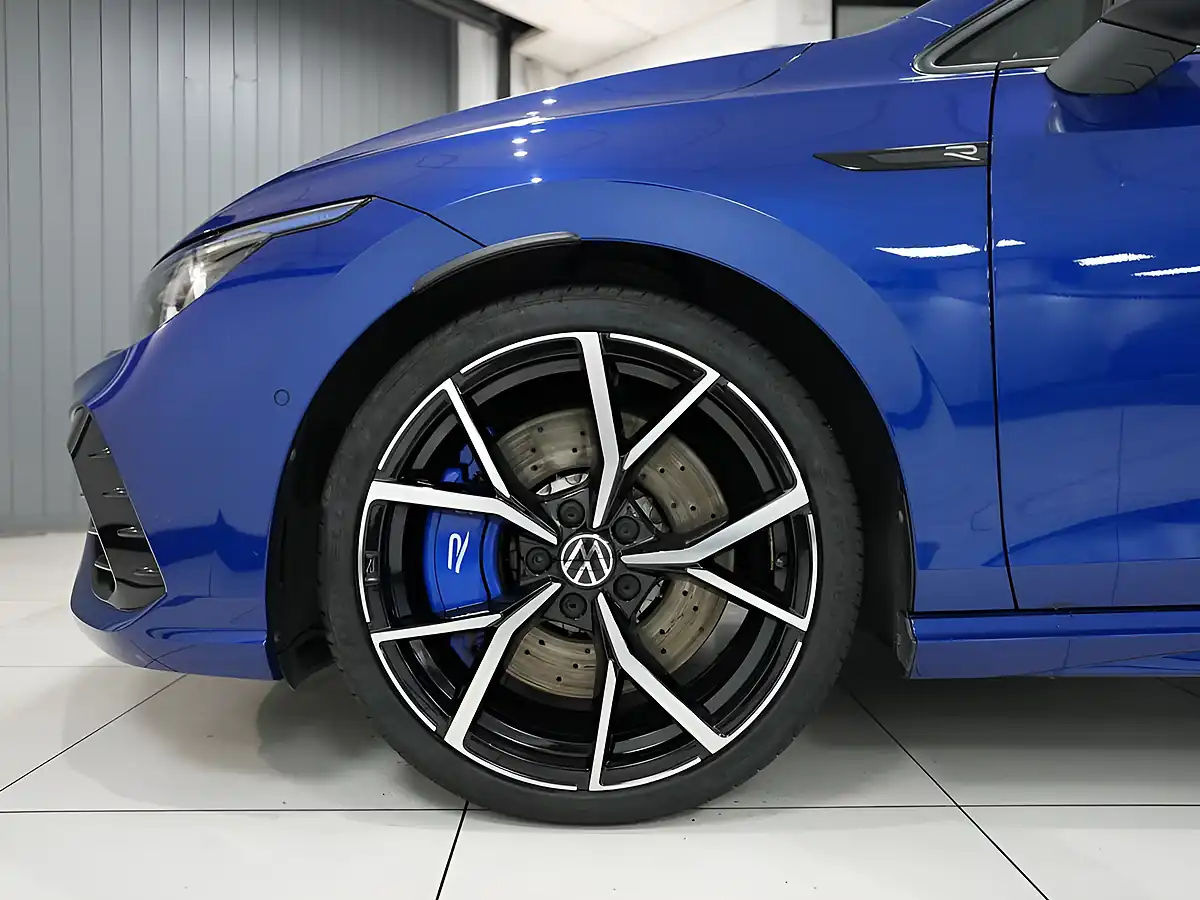 Used 2023 Volkswagen Golf R Lapiz Blue - Interior and Exterior details 4