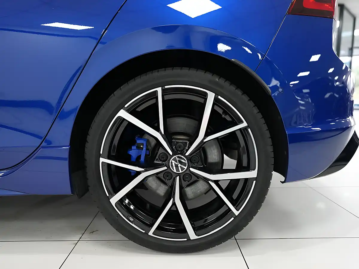Used 2023 Volkswagen Golf R Lapiz Blue - Interior and Exterior details 7